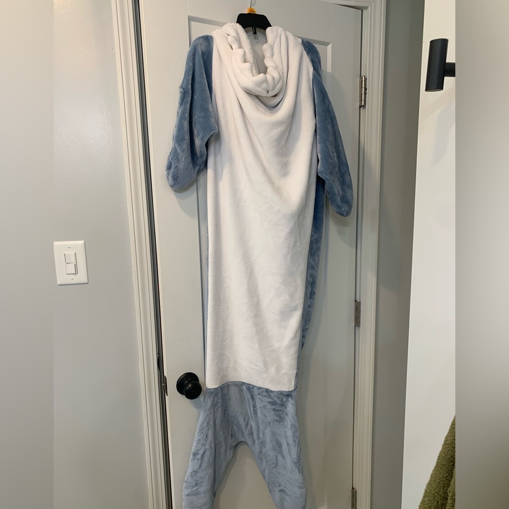SeeBee adult wearable shark blanket, hoodie, one piece large SUPER SOFT